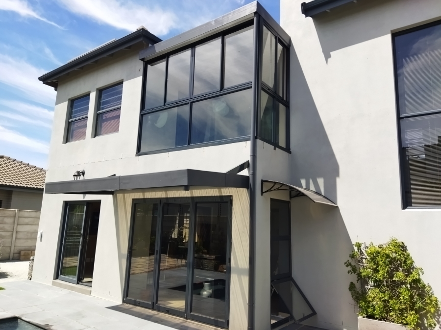 5 Bedroom Property for Sale in Parklands North Western Cape